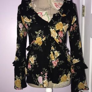 American bell sleeve floral top!